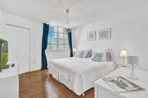 Renovated cozy The yacht club at aventura Parking included